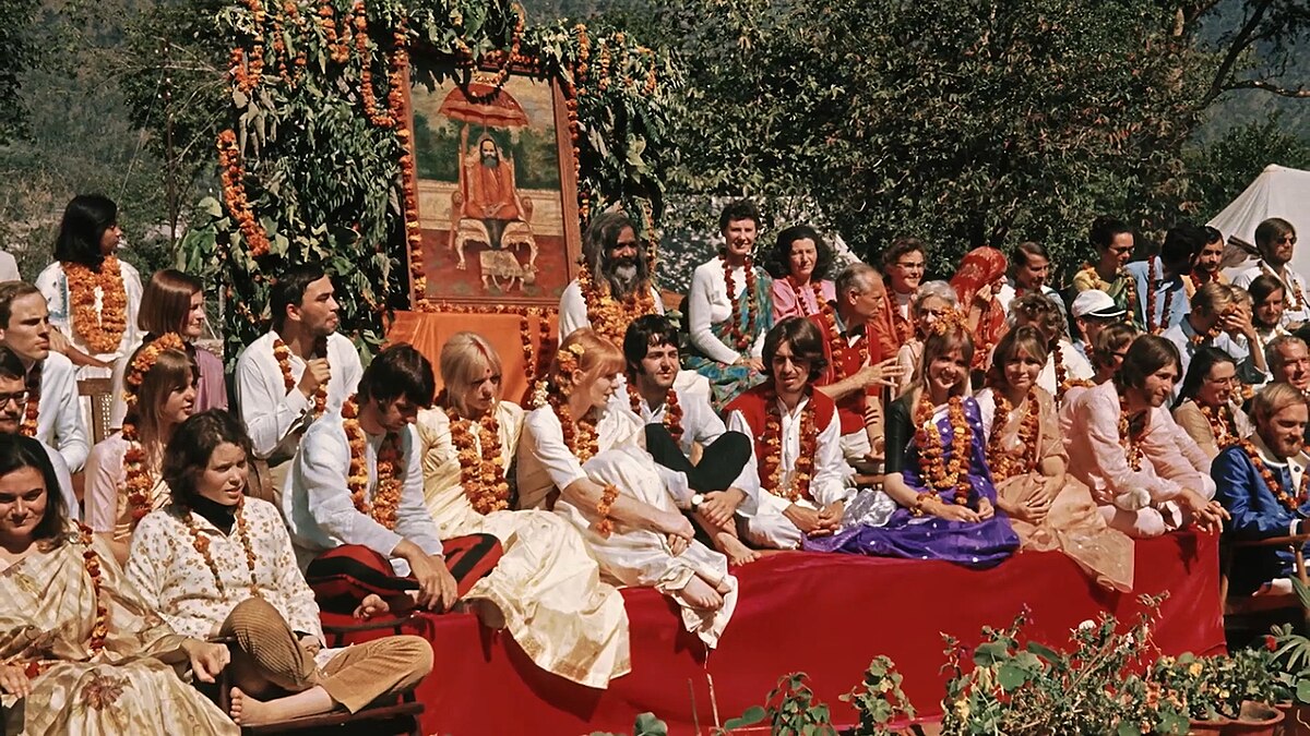 Maharishi med följare 1968